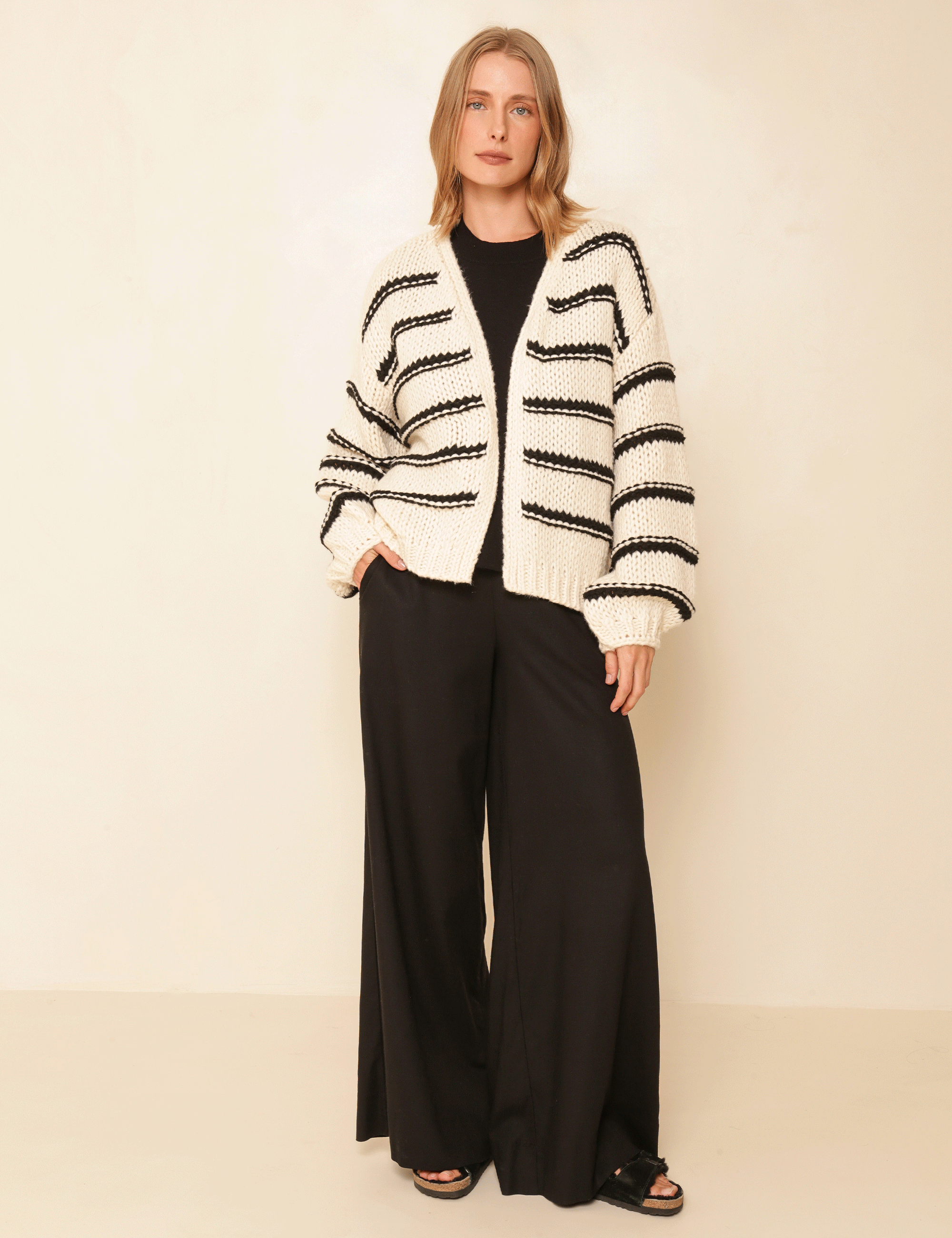 025622_0006_3-CARDIGAN-NOELLE