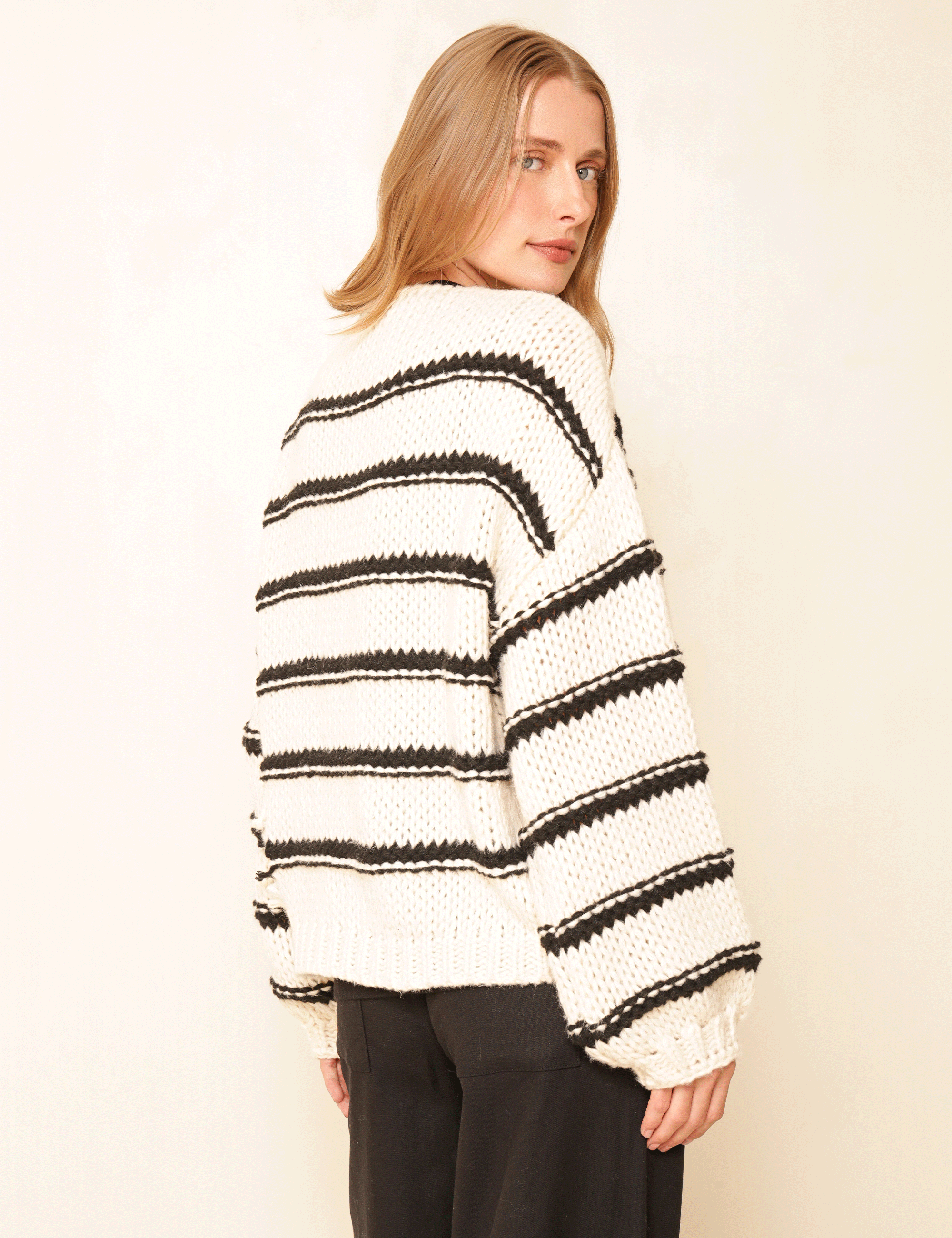 025622_0006_4-CARDIGAN-NOELLE