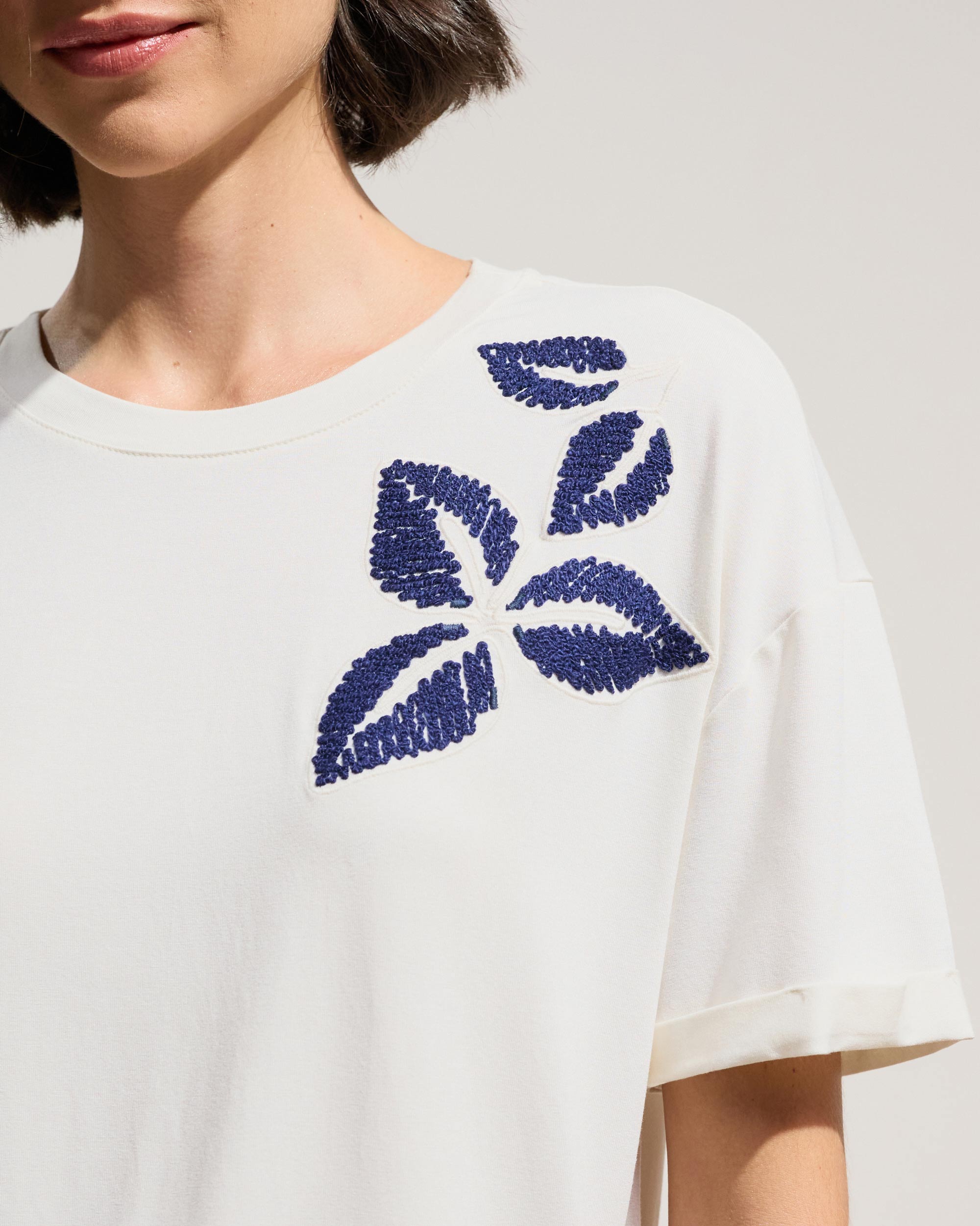 025934_0003_2-T-SHIRT-LISA