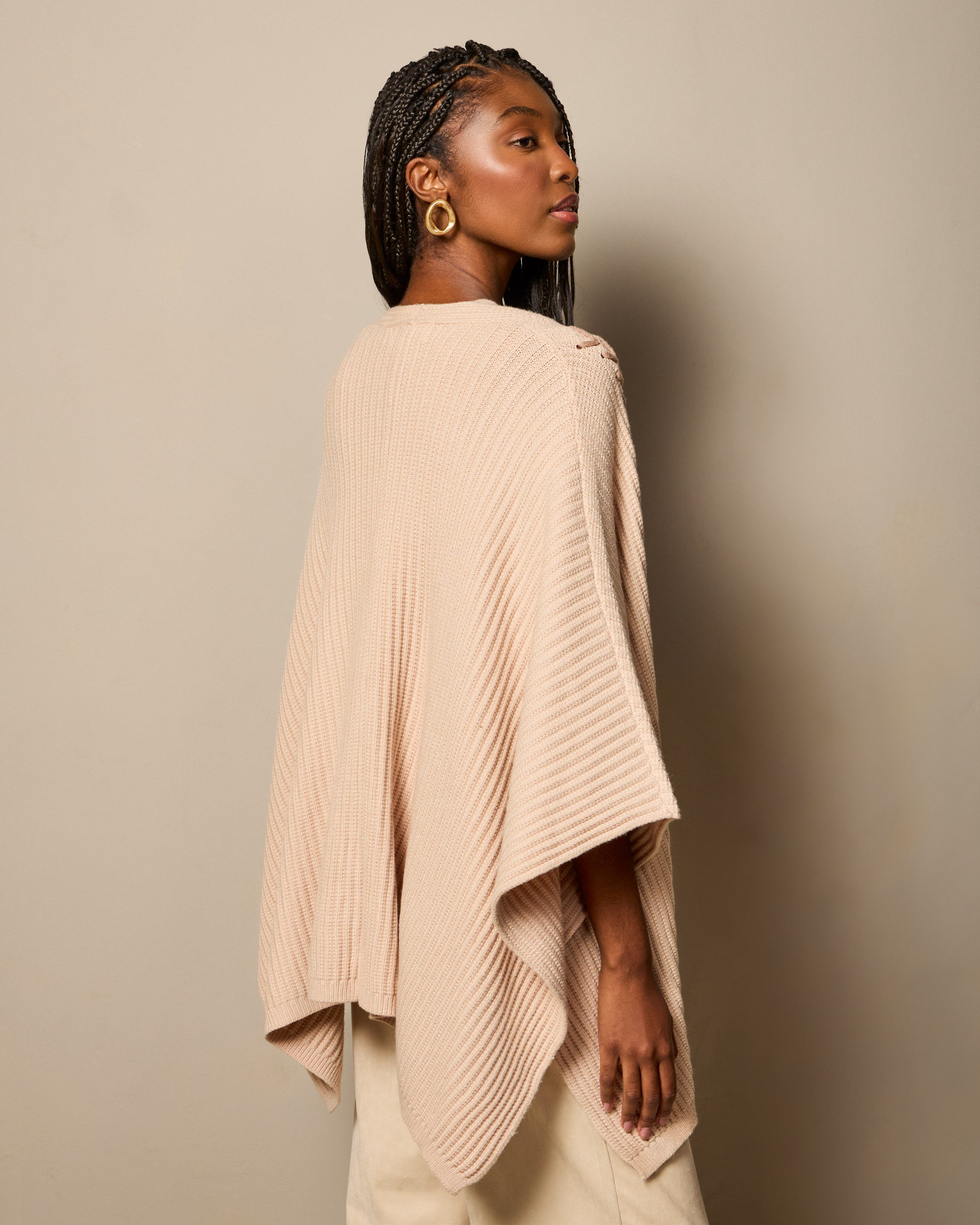 21010012_0200_3-PONCHO-CAPRIELE