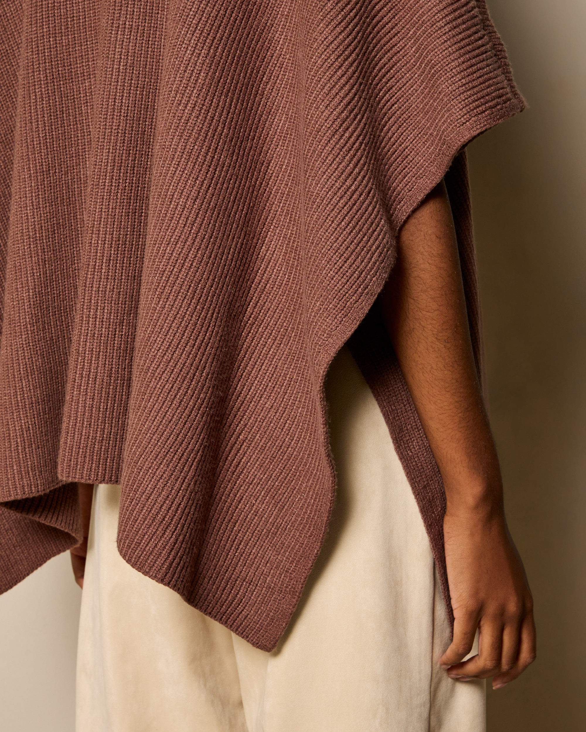 21010014_0066_5-PONCHO-ARLINA